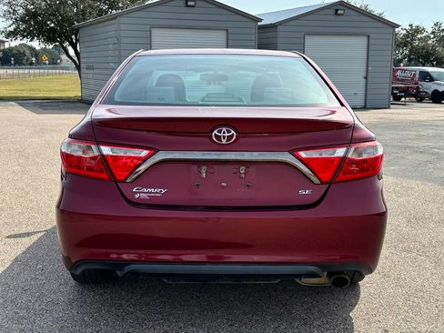 Used 2017 Toyota Camry SE image 5