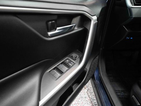 Used 2019 Toyota RAV4 XLE Premium w/ All Weather Liner Package AWD/4WD image 7