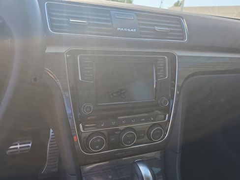 Used 2018 Volkswagen Passat 2.0T SEL Premium FWD image 12