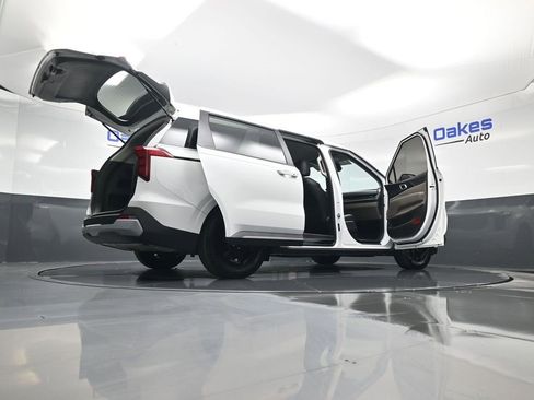 Certified 2025 Kia Carnival image 61