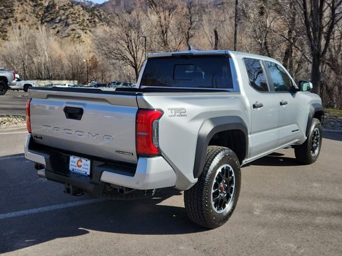 Used 2025 Toyota Tacoma TRD Off-Road w/ TRD Off Road Premium Package image 4