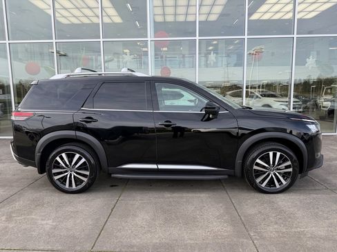 Used 2025 Nissan Pathfinder Platinum w/ Cargo Package image 8