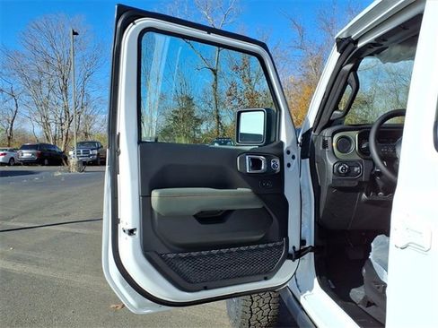 New 2026 Jeep Gladiator Mojave image 16