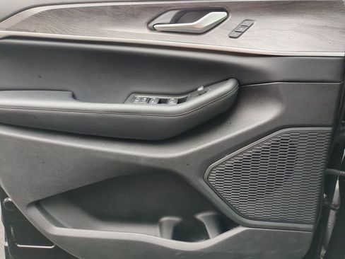 Used 2024 Jeep Grand Cherokee L Limited w/ Luxury Tech Group II image 11