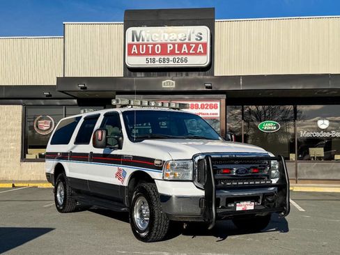 Used 2005 Ford Excursion XLT image 2