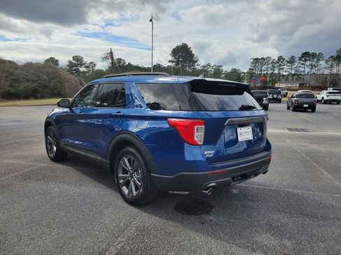 Certified 2023 Ford Explorer XLT w/ Equipment Group 202A image 4