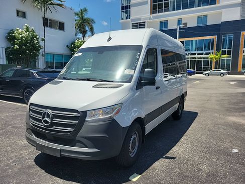 Used 2024 Mercedes-Benz Sprinter 2500 image 2