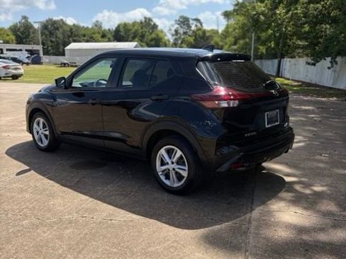 Used 2023 Nissan Kicks S FWD image 3