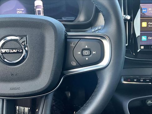 Used 2025 Volvo XC40 B5 Core w/ Protection Package Premier image 22