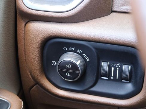 Used 2019 RAM 1500 Laramie AWD/4WD image 20