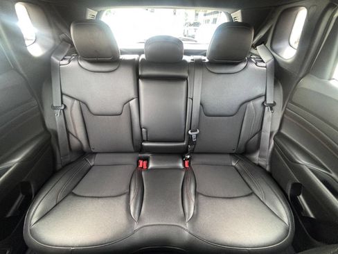 Used 2025 Jeep Compass Trailhawk AWD/4WD image 37