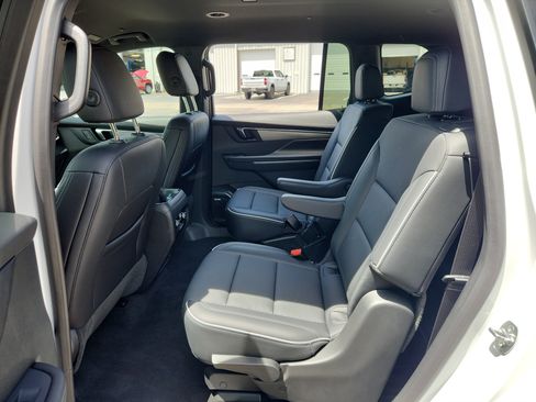 Used 2025 Buick Enclave Preferred FWD image 40