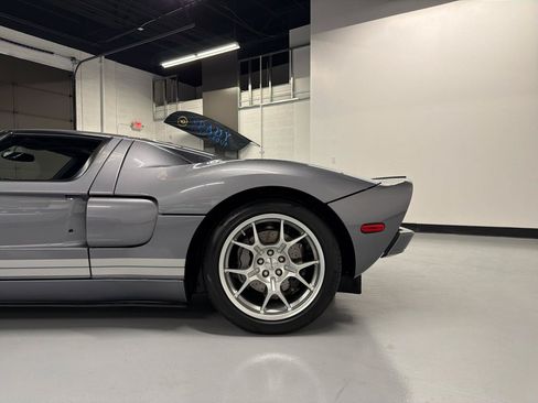 Used 2006 Ford GT RWD image 4