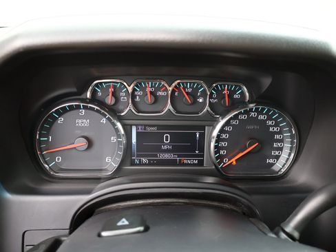 Used 2015 Chevrolet Suburban LT RWD image 18