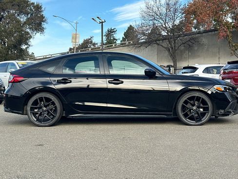 Used 2023 Honda Civic Sport image 3
