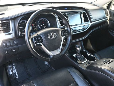 Used 2017 Toyota Highlander Limited image 7
