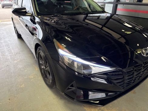Used 2021 Hyundai Elantra SEL w/ Convenience Package image 2