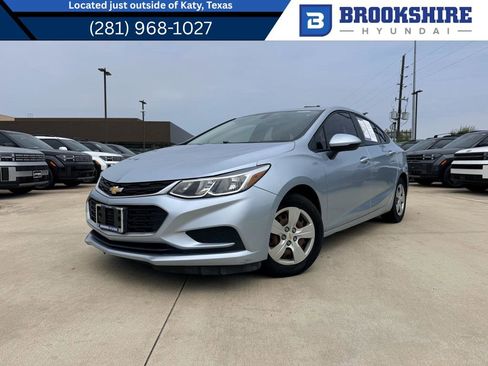 Used 2017 Chevrolet Cruze LS FWD image 1
