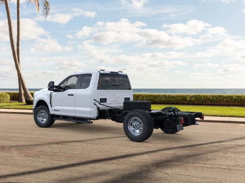 New 2025 Ford F350 XL w/ XL Chrome Package image 4