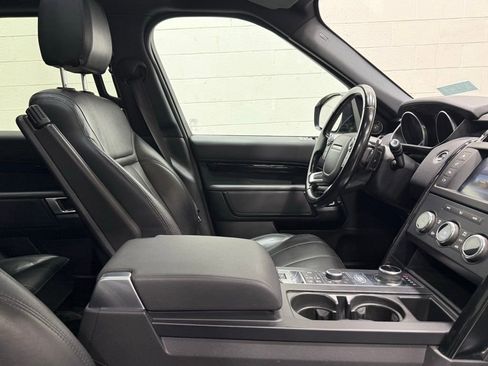 Used 2017 Land Rover Discovery SE image 46