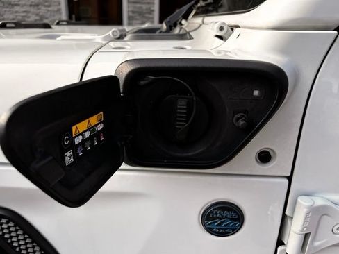 Used 2024 Jeep Wrangler Unlimited AWD/4WD image 11