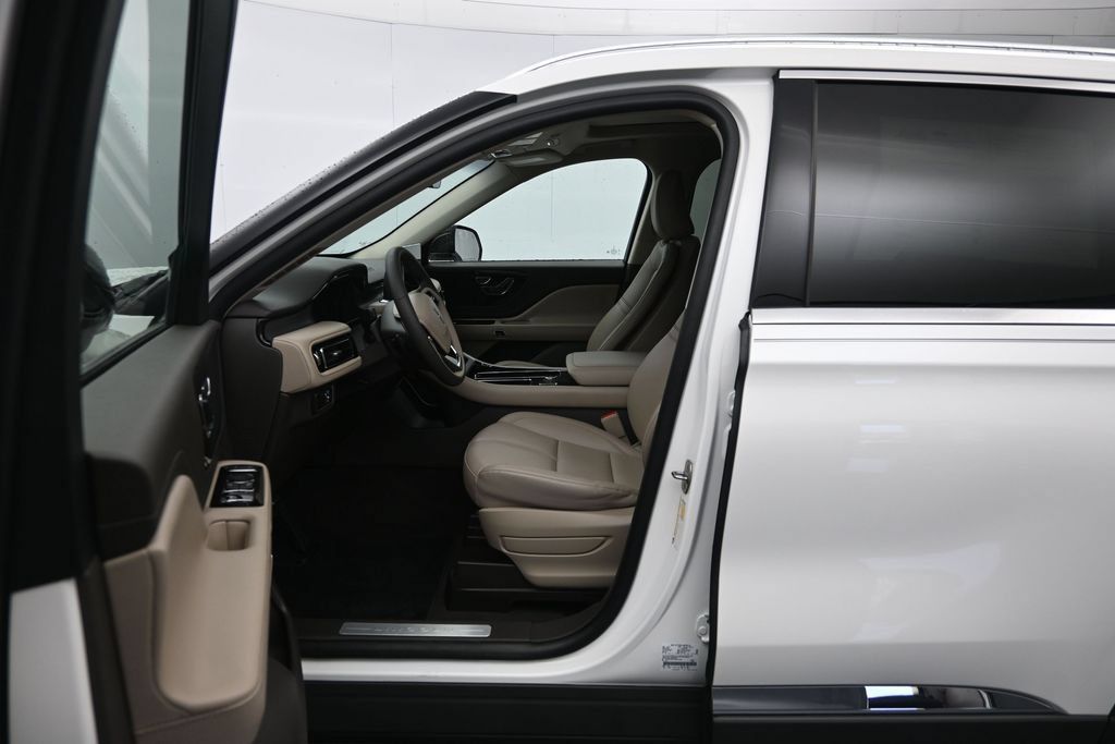 Used 2024 Lincoln Aviator 2WD w/ Premium Package image 21