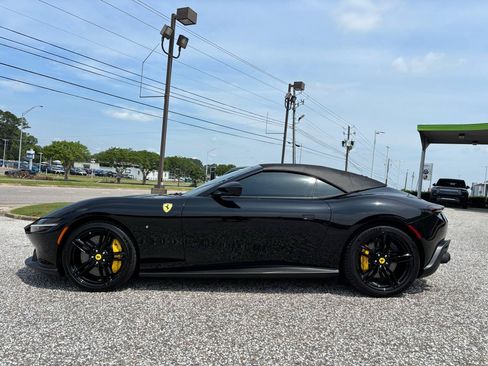 Used 2025 Ferrari Roma Spider RWD image 22