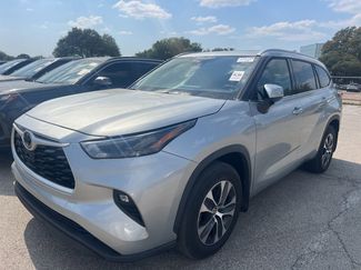 Used 2022 Toyota Highlander XLE video 1