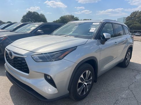 Used 2022 Toyota Highlander XLE image 1