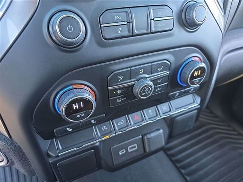 Used 2022 Chevrolet Silverado 1500 LT image 21