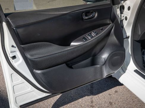 Used 2024 Nissan Leaf S image 12