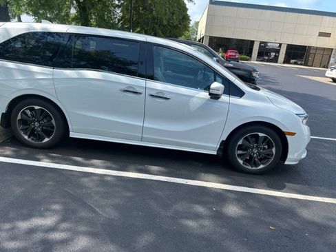 Used 2023 Honda Odyssey Elite image 5