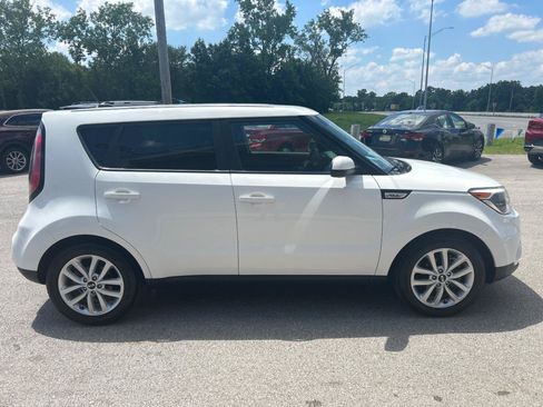 Used 2019 Kia Soul + FWD image 4
