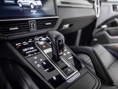 Used 2019 Porsche Cayenne AWD/4WD image 32
