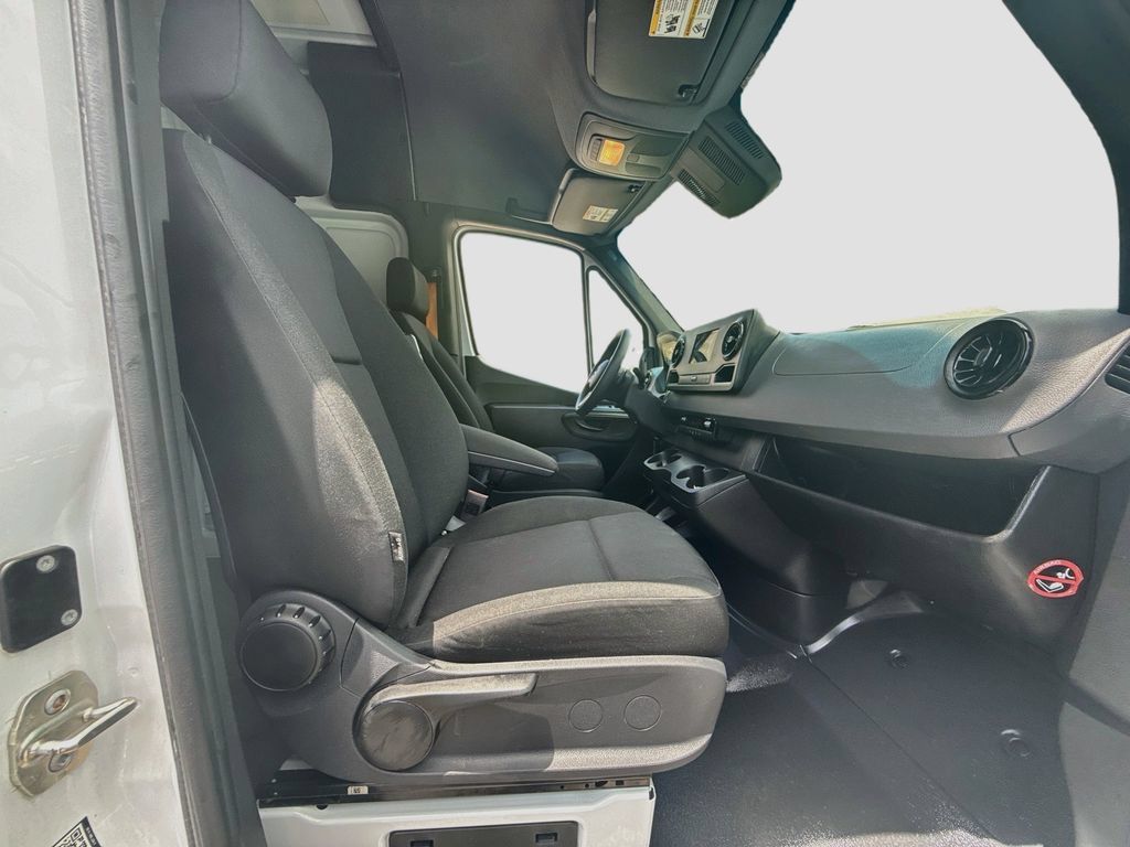 Used 2023 Mercedes-Benz Sprinter 2500 image 28