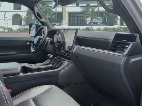 Used 2024 Lexus GX 550 w/ Accessory Package (Z1) AWD/4WD image 30