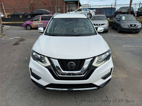 Used 2019 Nissan Rogue SV w/ Premium Package image 2