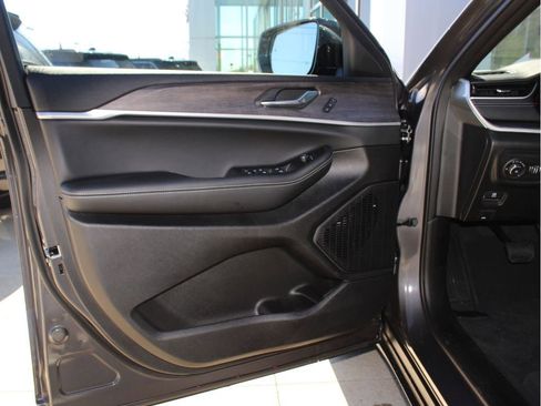 New 2025 Jeep Grand Cherokee Limited w/ Luxury Tech Group II image 9