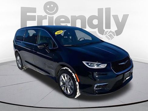 New 2026 Chrysler Pacifica Select AWD/4WD image 3