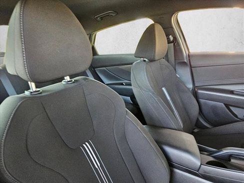 Used 2025 Hyundai Elantra Sport FWD image 18