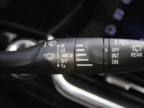 Used 2025 Chevrolet Trax RS w/ Sunroof Package image 27