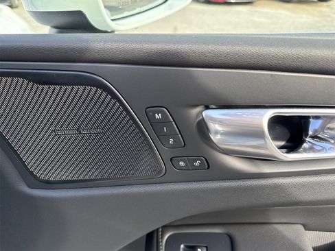 Used 2023 Volvo XC60 T8 Ultimate w/ Climate Package image 29