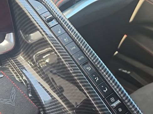 Used 2021 Chevrolet Corvette Stingray Premium Cpe w/ Z51 Performance Package RWD image 23