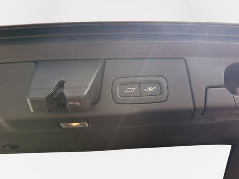 Certified 2024 Volvo XC60 B5 Plus w/ Protection Package Premier AWD/4WD image 12