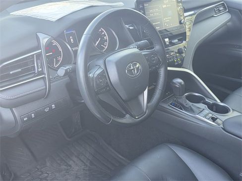 Used 2023 Toyota Camry SE image 9