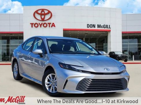 Certified 2025 Toyota Camry LE image 1
