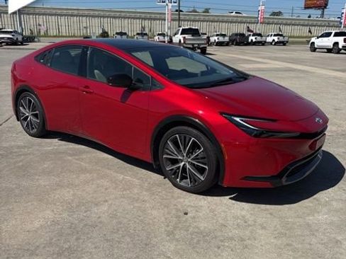 Used 2024 Toyota Prius XLE image 2