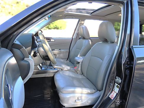 Used 2013 Subaru Forester 2.5X Premium w/ All-Weather Plus Pkg AWD/4WD image 9