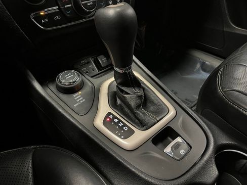 Used 2014 Jeep Cherokee Limited w/ Luxury Group image 12