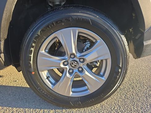 Certified 2024 Toyota RAV4 XLE image 33